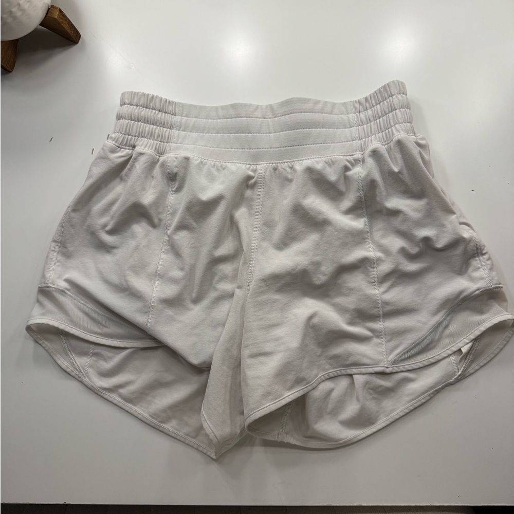 Lululemon: Hotty Hot High-Rise 4” - Picture 1 of 2